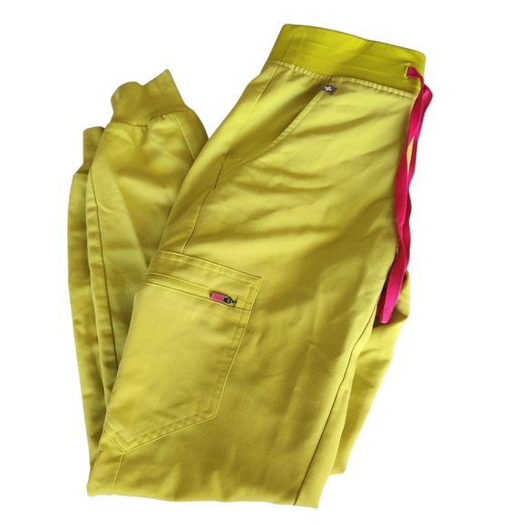 Figs Zamora Cargo Jogger Scrubs in Yellow with Pink Drawstring Size XXS - Picture 1 of 5
